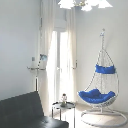 דירה Blue Swing Chair Peraía