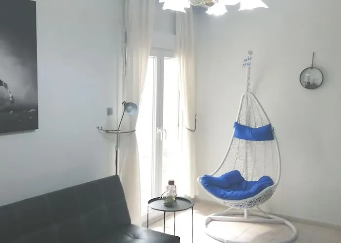 דירה Blue Swing Chair Peraía